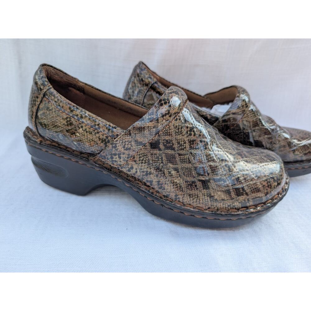 BOC Born Concepts Womens Faux Leather PEGGY Clogs Shoes Size 7.5M Snake Print